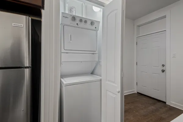 $1,995 | 1904 North Whipple Street, Unit 101, Chicago, IL 60647