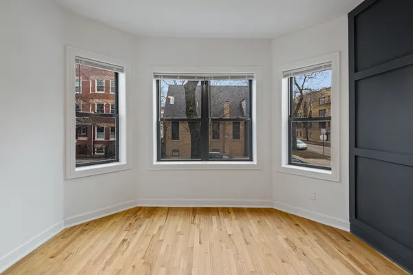 $1,995 | 1904 North Whipple Street, Unit 101, Chicago, IL 60647