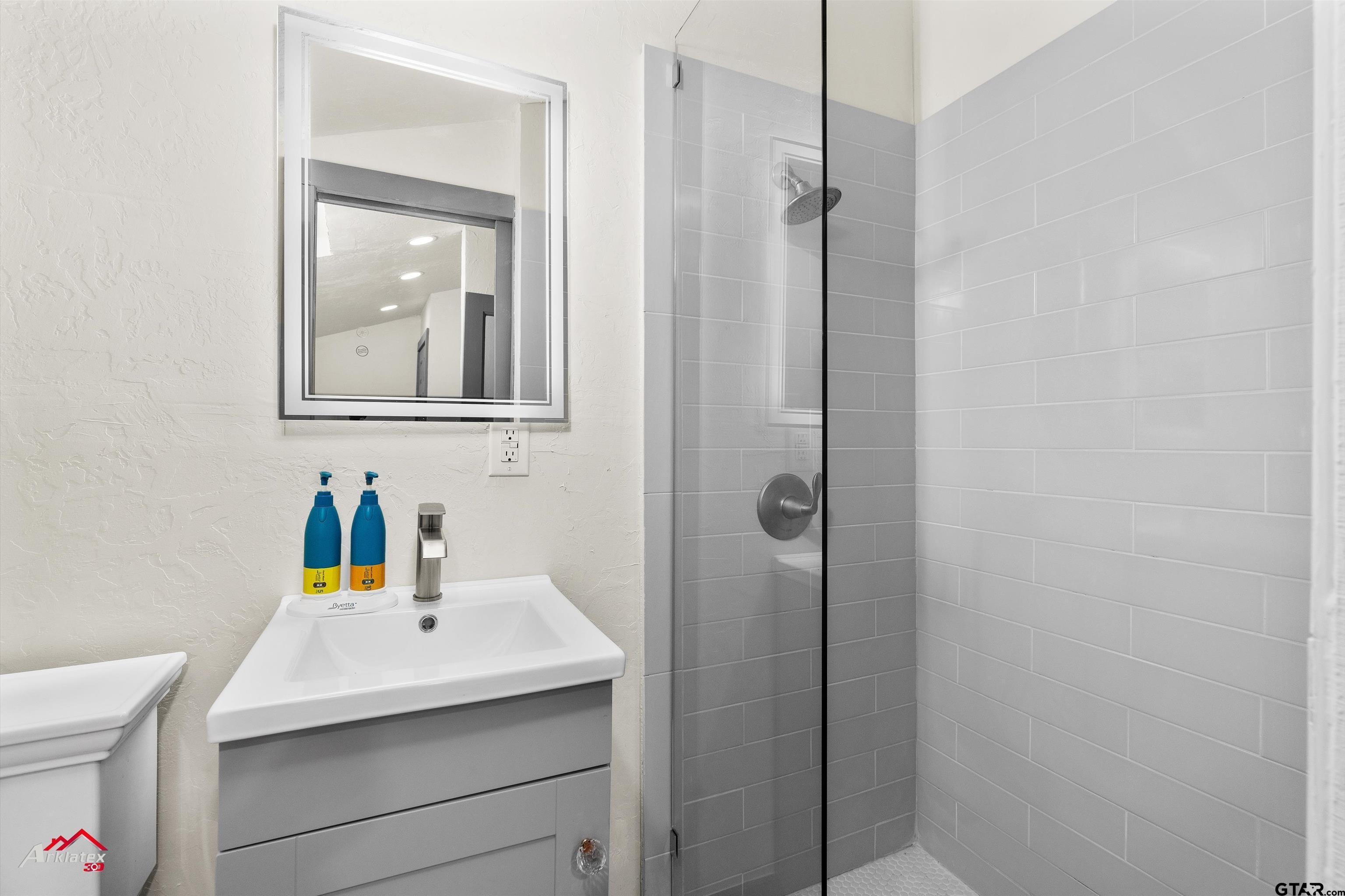 200 Jenkins Street Henderson, TX 75652 - Photo 7 of 25