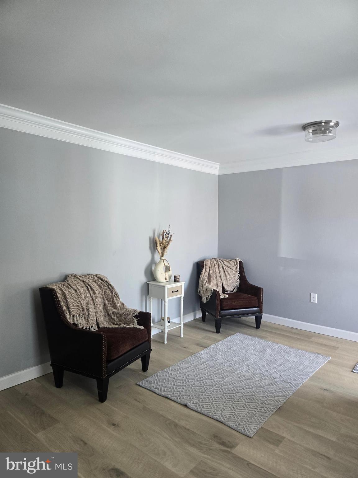 975 Williams Street Cumberland, MD 21502 - Photo 20 of 33 a living room with furniture
