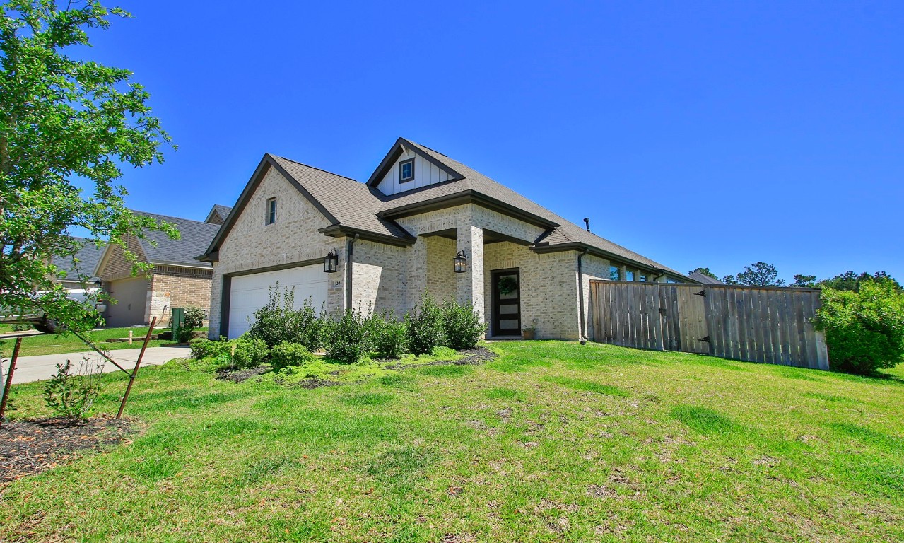320 Rise Lane Montgomery, TX 77316 - Photo 2 of 43