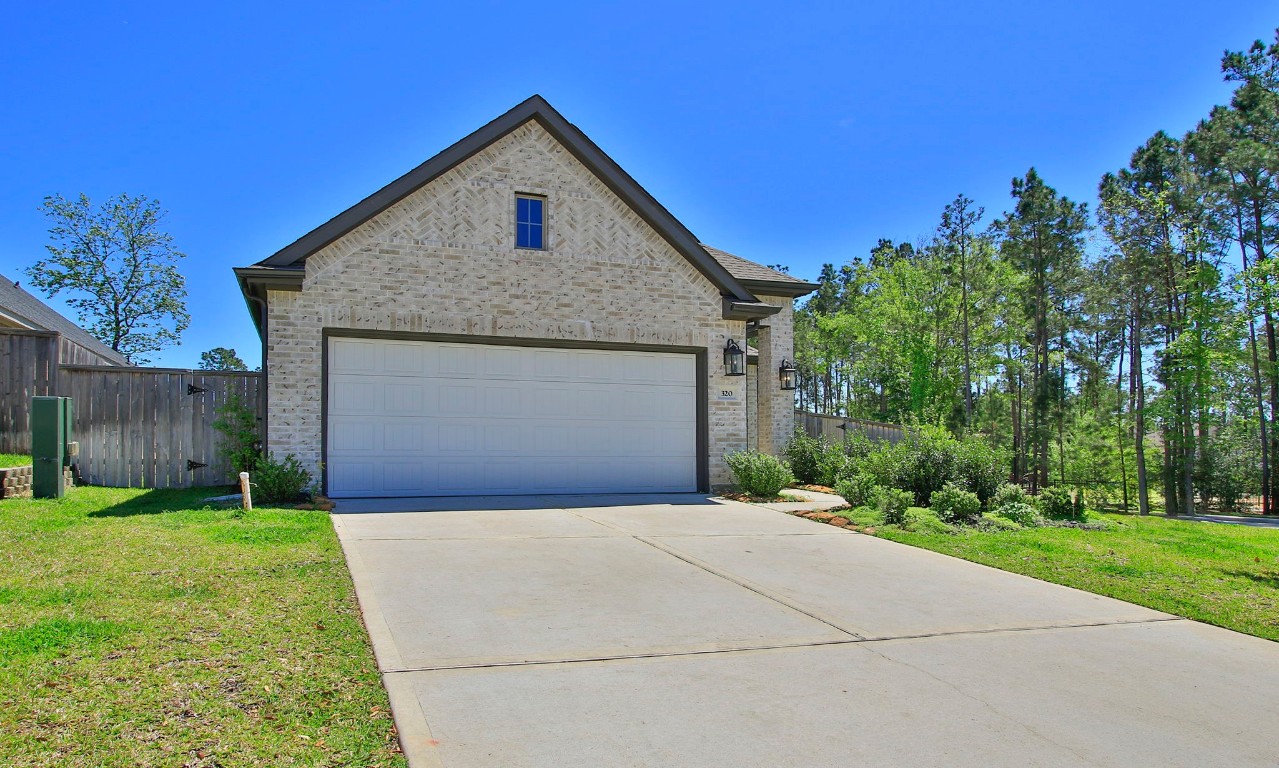320 Rise Lane Montgomery, TX 77316 - Photo 3 of 43