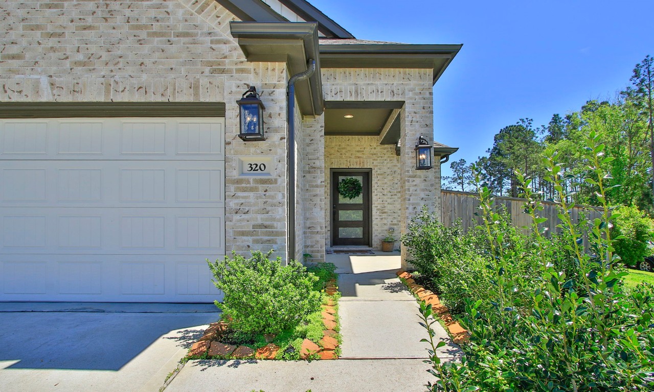320 Rise Lane Montgomery, TX 77316 - Photo 4 of 43