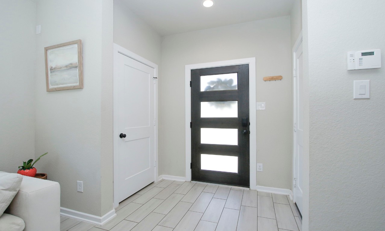 320 Rise Lane Montgomery, TX 77316 - Photo 7 of 43