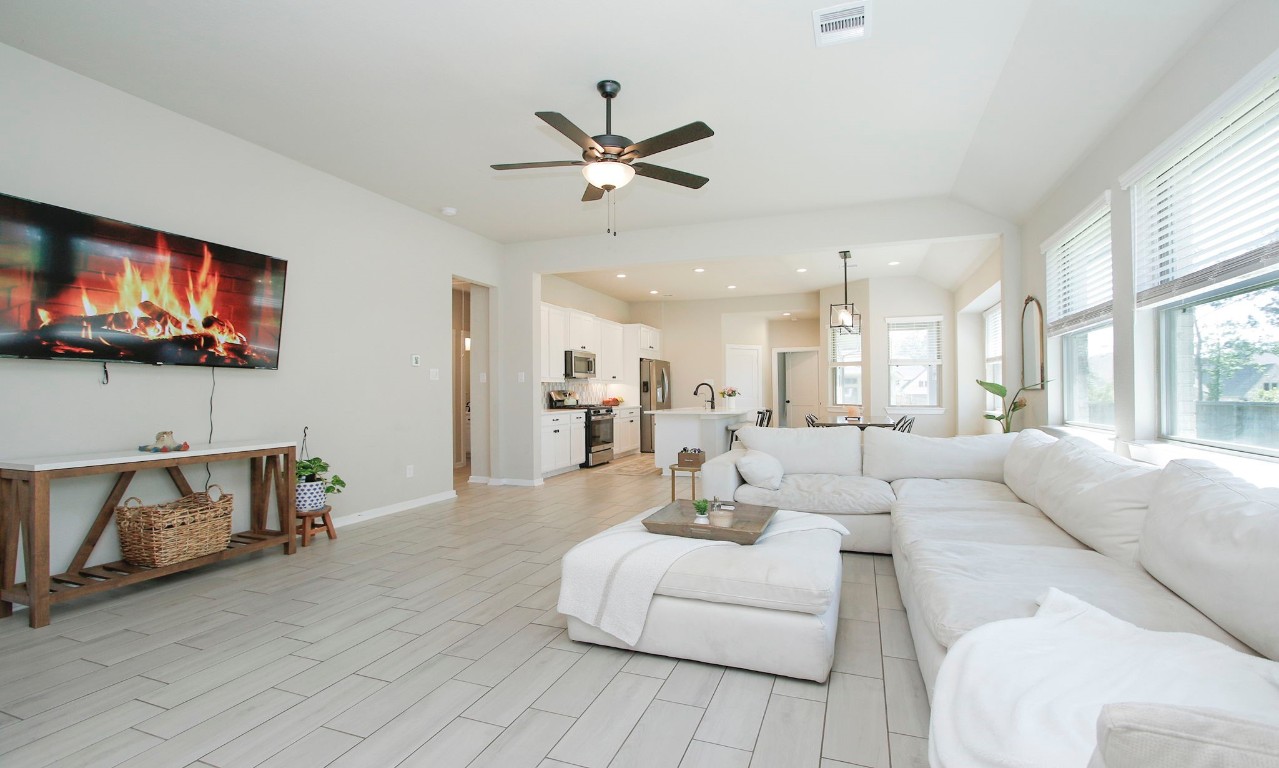 320 Rise Lane Montgomery, TX 77316 - Photo 8 of 43