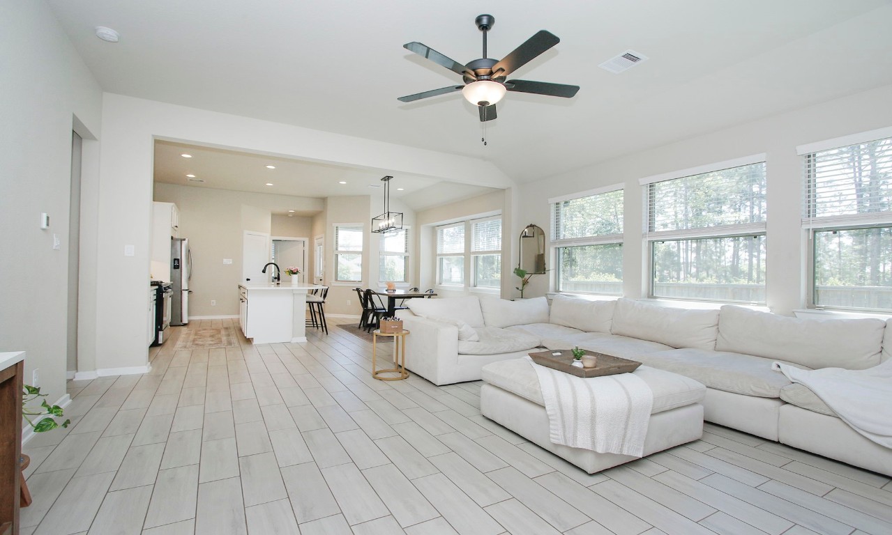320 Rise Lane Montgomery, TX 77316 - Photo 9 of 43