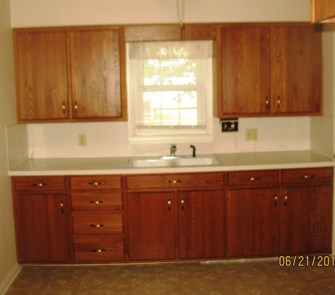 1321 Mix Avenue Decatur, IN 46733 - Photo 4 of 17