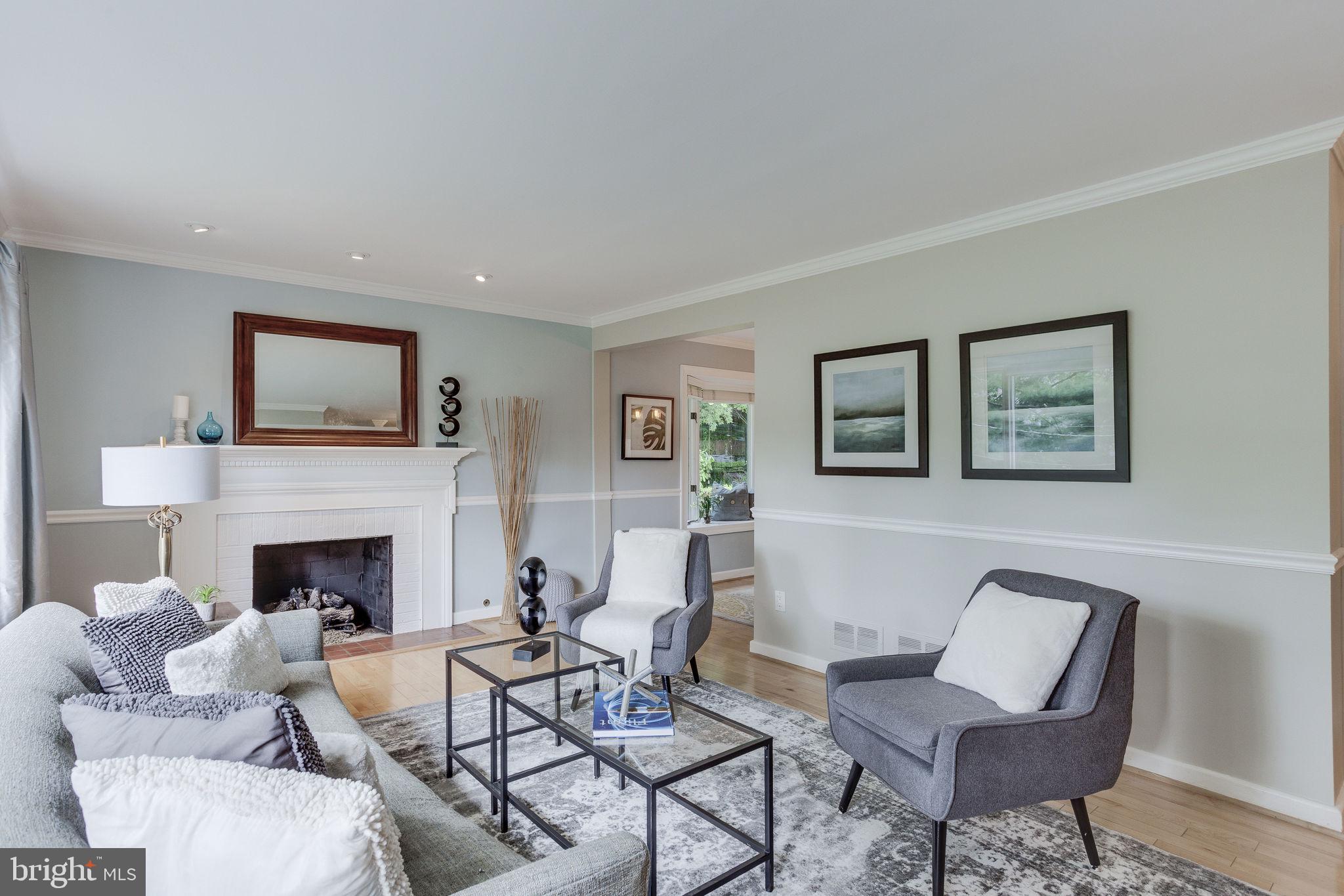 1722 Fairview Avenue McLean, VA 22101 - Photo 12 of 38 Living Room