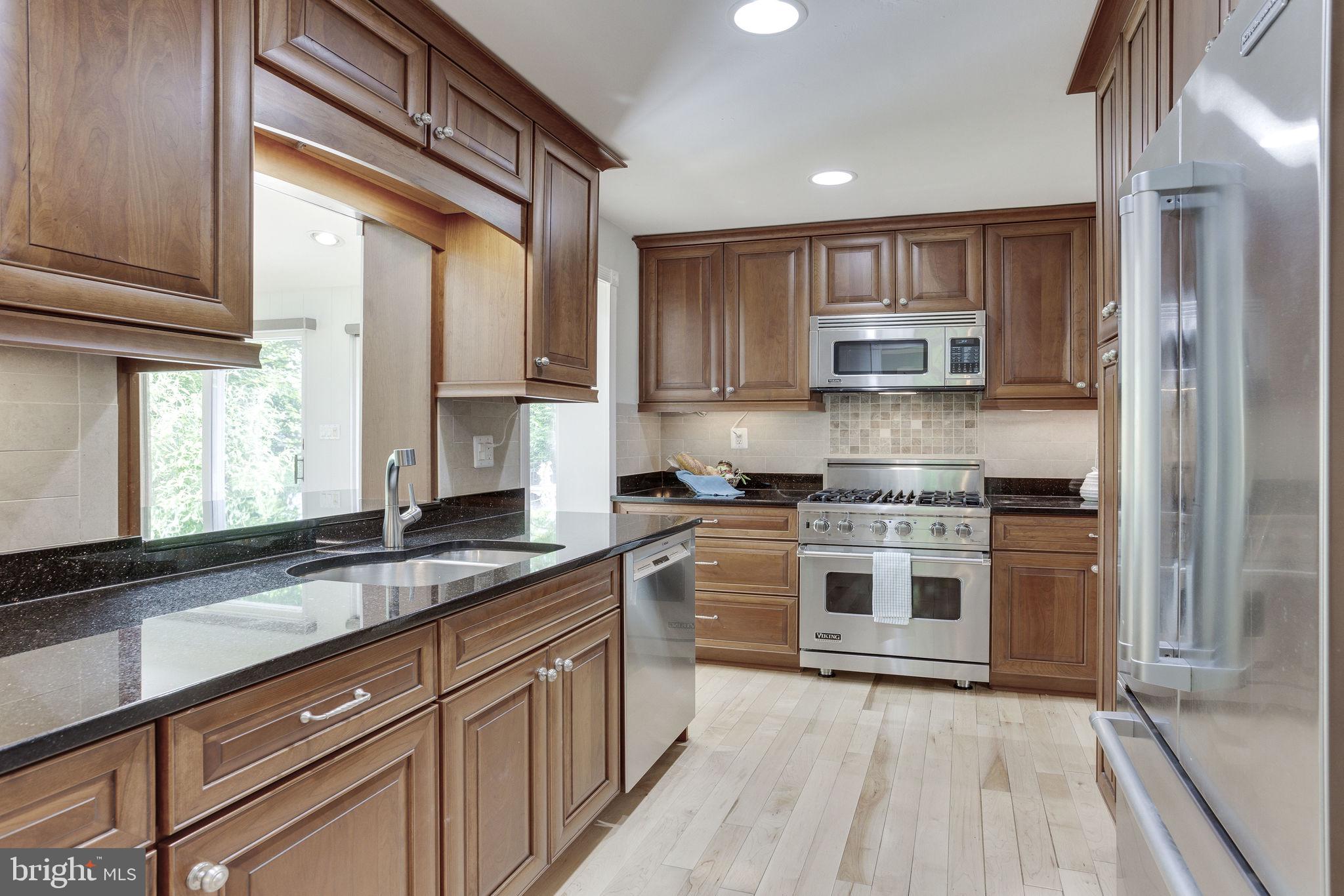 1722 Fairview Avenue McLean, VA 22101 - Photo 17 of 38 Kitchen