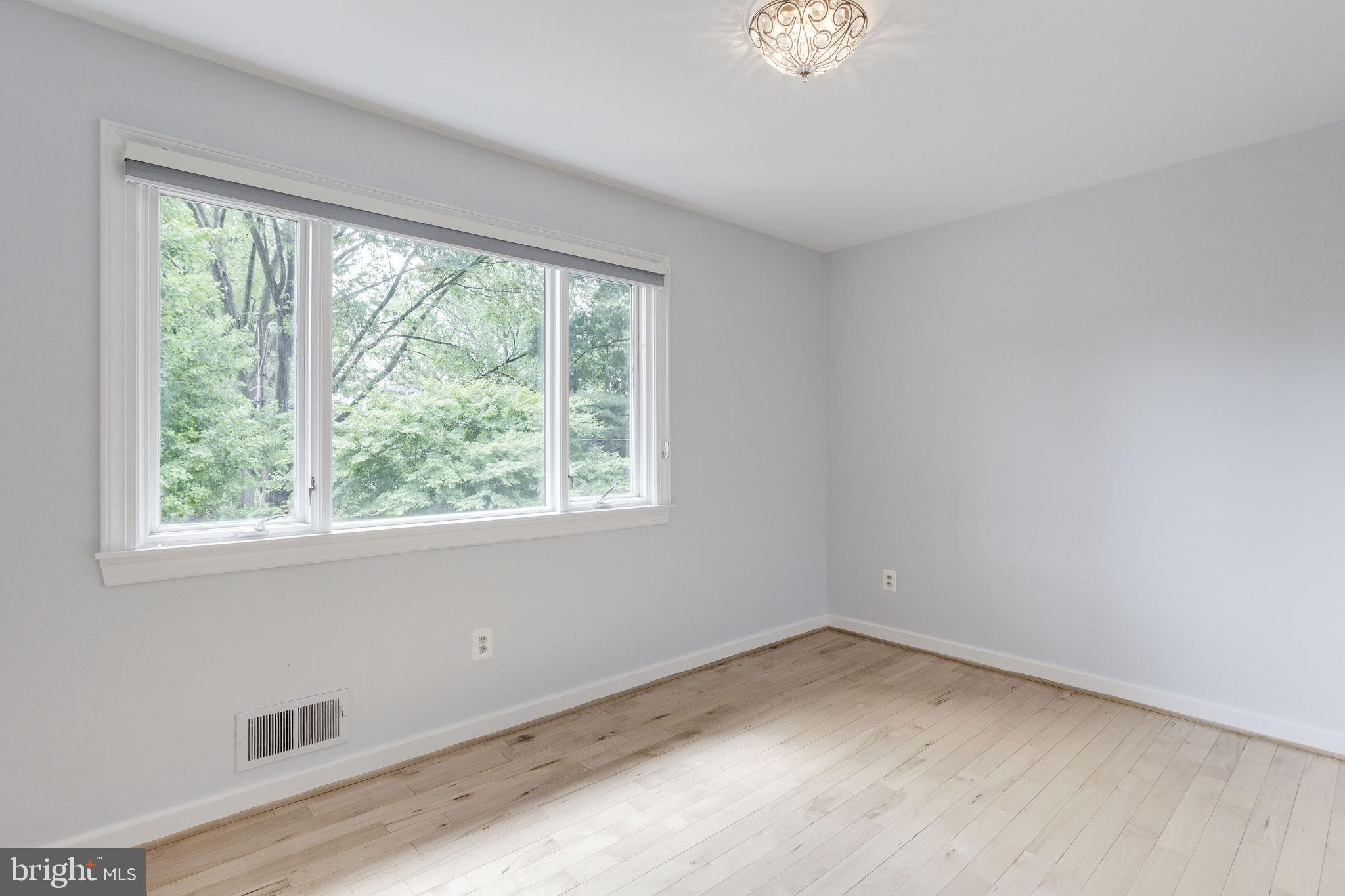 1722 Fairview Avenue McLean, VA 22101 - Photo 28 of 38 Secondary Bedroom on Upper Level