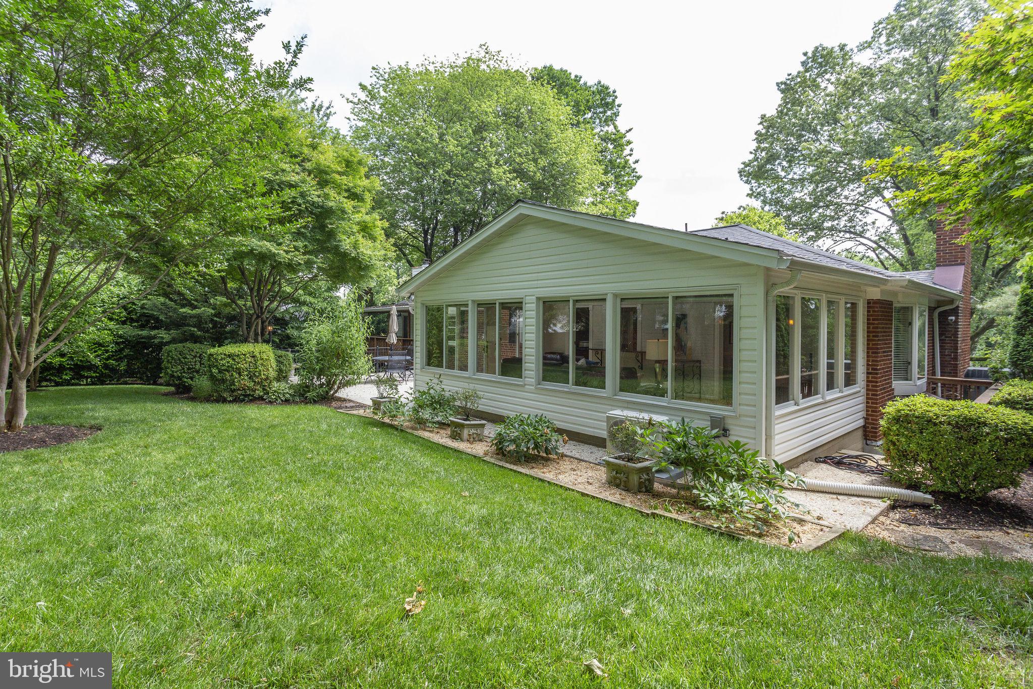 1722 Fairview Avenue McLean, VA 22101 - Photo 34 of 38 Expansive Yard