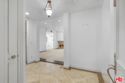 $9,500 | 132 South Maple Drive, Unit 201, Beverly Hills, CA 90212