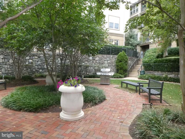 $1,900 | 11750 Old Georgetown Road, Unit 2320, North Bethesda, MD 20852