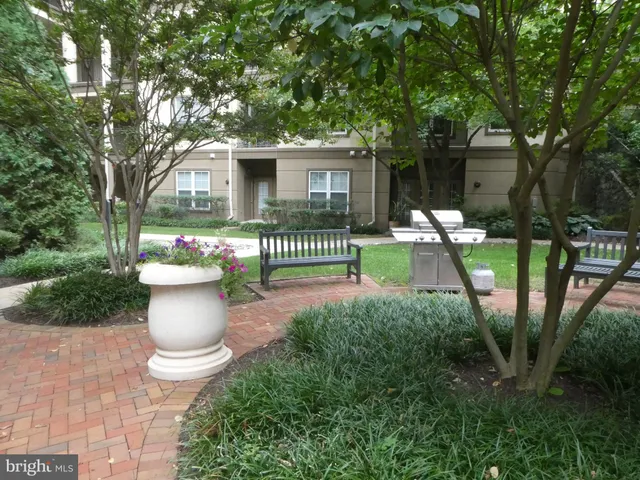 a view of a house with backyard and garden
