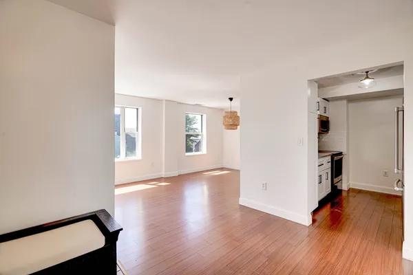 $2,900 | 289 Essex Street, Unit 407, Salem, MA 01970