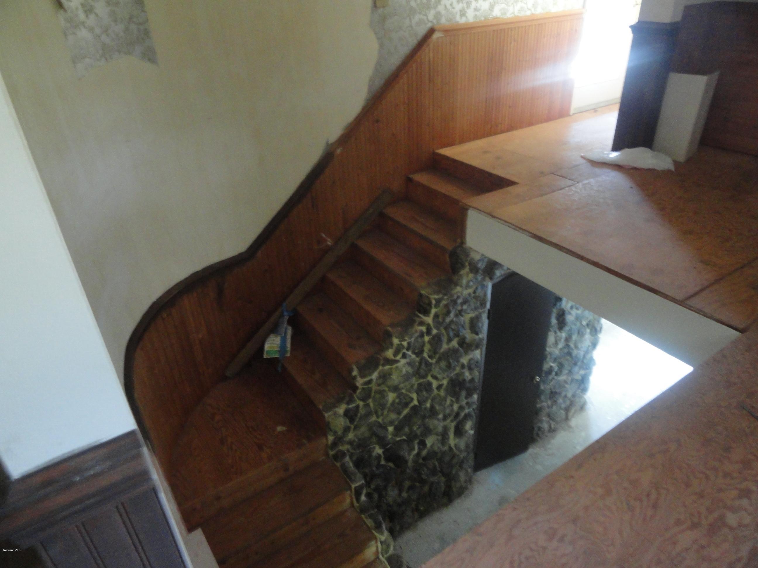 4350 Pinewood Road Melbourne, FL 32934 - Photo 22 of 43 STAIRS- NO RAILING
