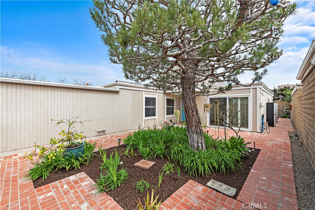 23892 Taranto Bay Dana Point, CA 92629 - Photo 33 of 54 front view of a house
