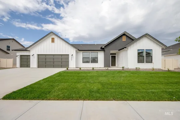 $599,990 | 8250 East Cool River Loop, Nampa, ID 83687