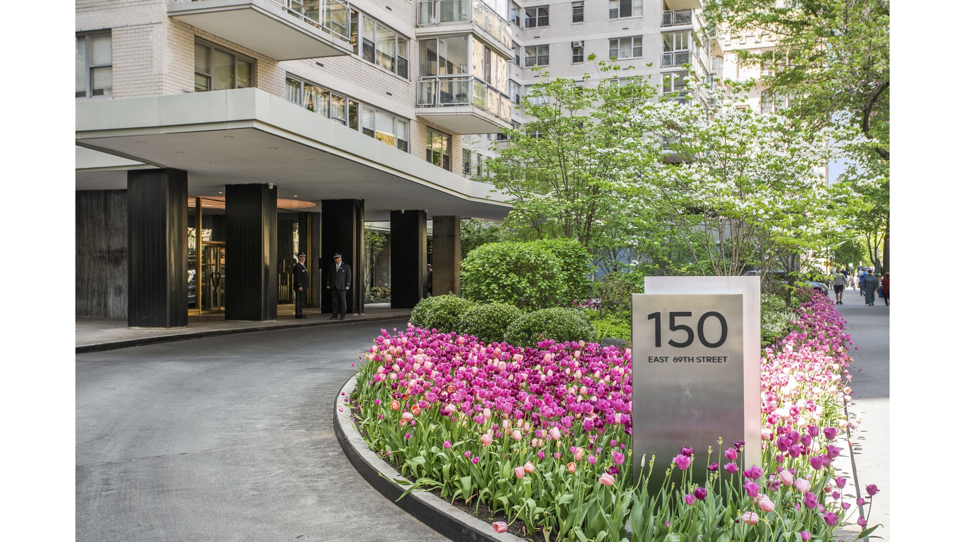 150 East 69th Street, Unit 2R Manhattan, NY 10021 - Photo 2 of 8