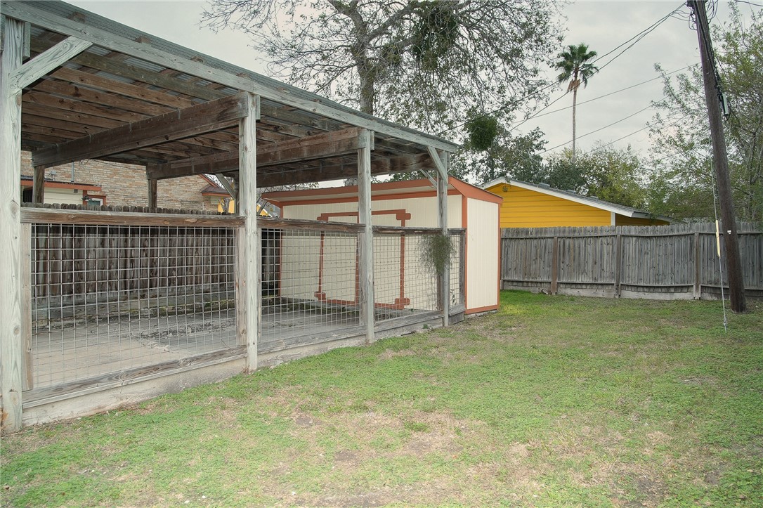 641 Naples Street Corpus Christi, TX 78404 - Photo 28 of 29 a backyard of a house