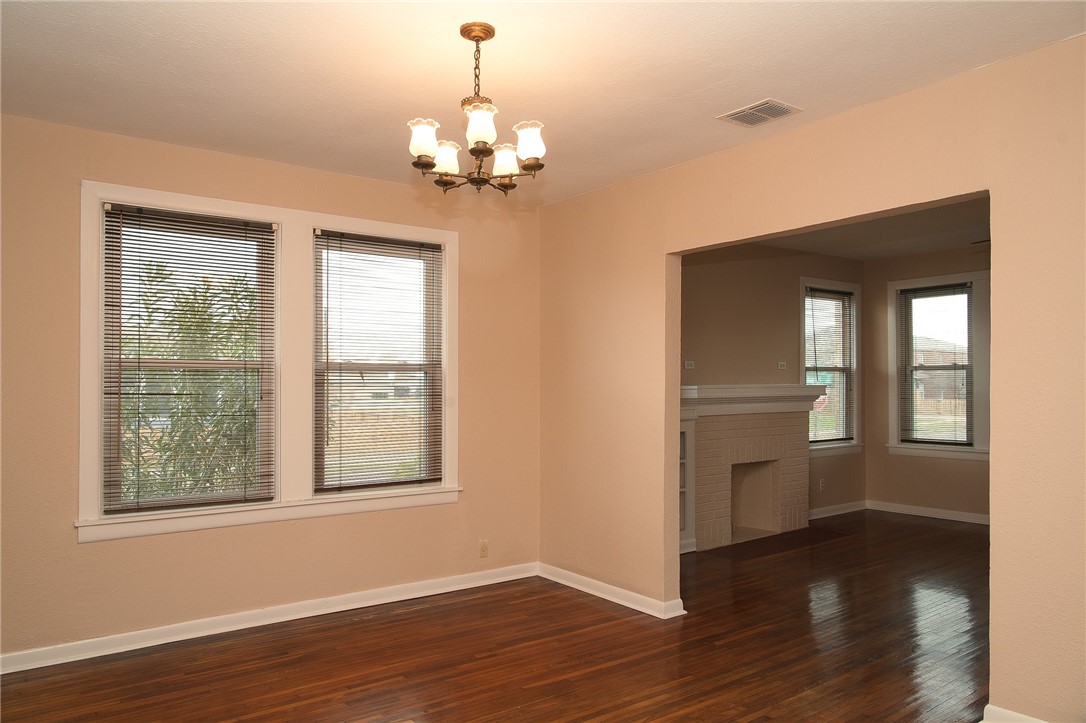641 Naples Street Corpus Christi, TX 78404 - Photo 7 of 29 a view of livingroom with window