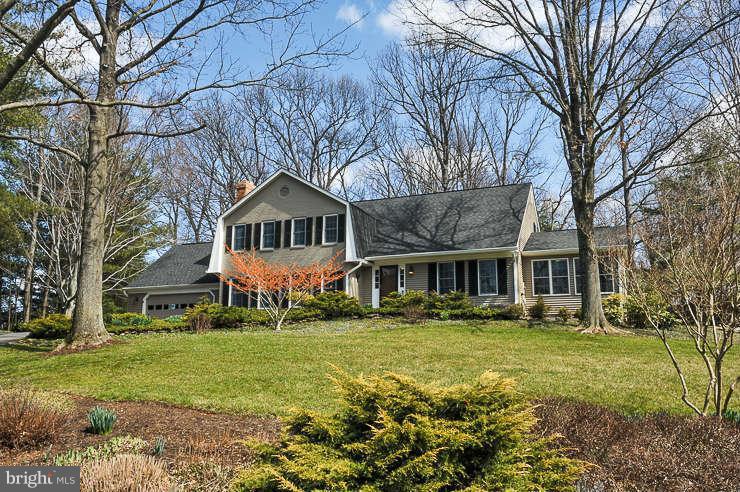 10940 Blue Roan Road Oakton, VA 22124 - Photo 1 of 30 Exterior (Front)