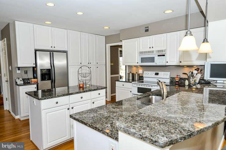 10940 Blue Roan Road Oakton, VA 22124 - Photo 11 of 30 Kitchen