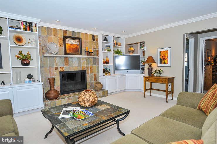 10940 Blue Roan Road Oakton, VA 22124 - Photo 14 of 30 Family Room