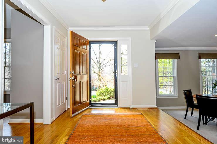 10940 Blue Roan Road Oakton, VA 22124 - Photo 3 of 30 IFRONT ENTRY