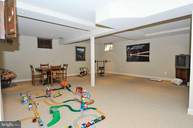 10940 Blue Roan Road Oakton, VA 22124 - Photo 21 of 30 ENTERTAINMENT CENTER/MEDIA ROOM