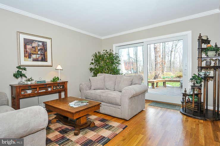 10940 Blue Roan Road Oakton, VA 22124 - Photo 4 of 30 Living Room