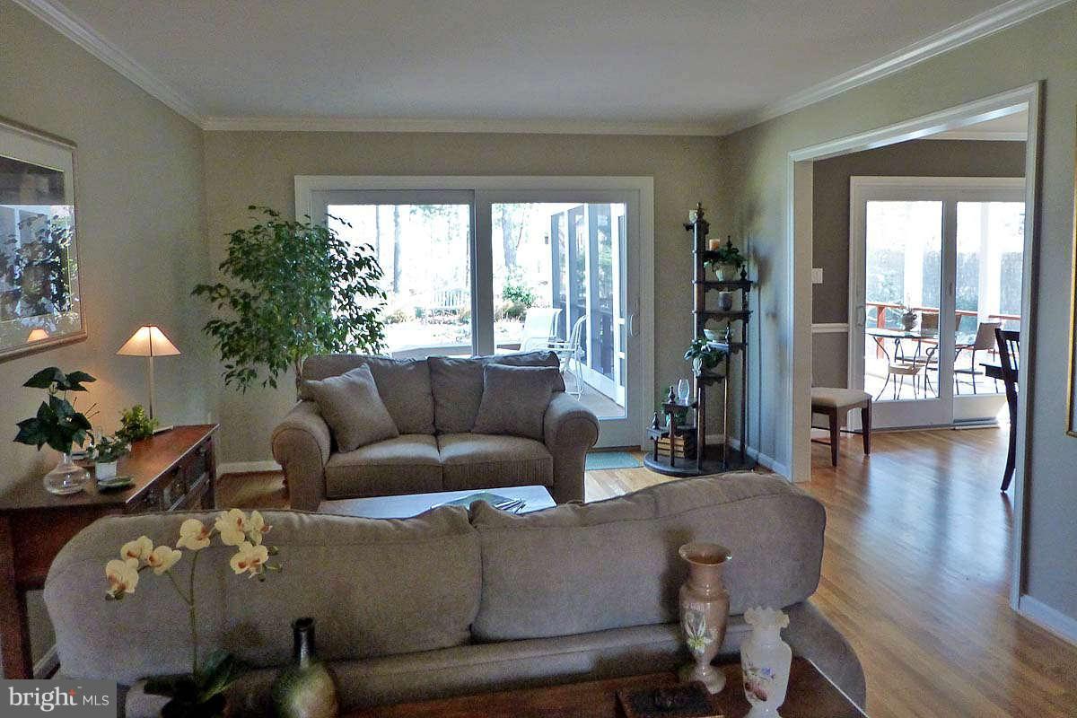 10940 Blue Roan Road Oakton, VA 22124 - Photo 5 of 30 Living Room