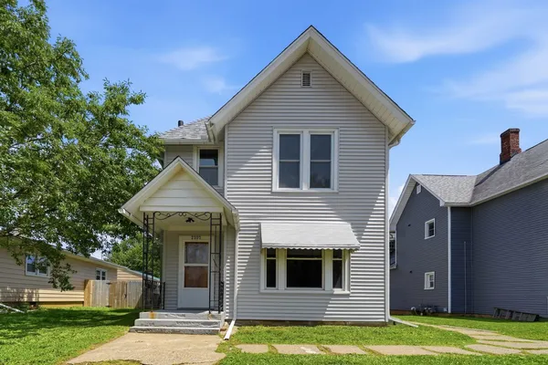 $125,000 | 2707 Pershing Boulevard, Clinton, IA 52732