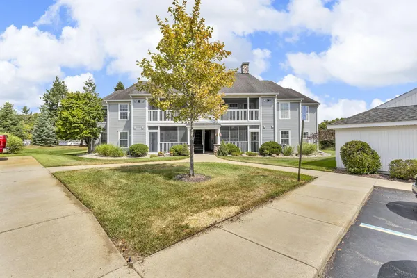 $206,500 | 745 West Barrington Circle, Jackson, MI 49203
