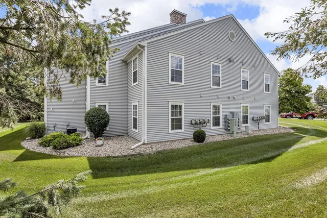 $209,000 | 745 West Barrington Circle, Jackson, MI 49203