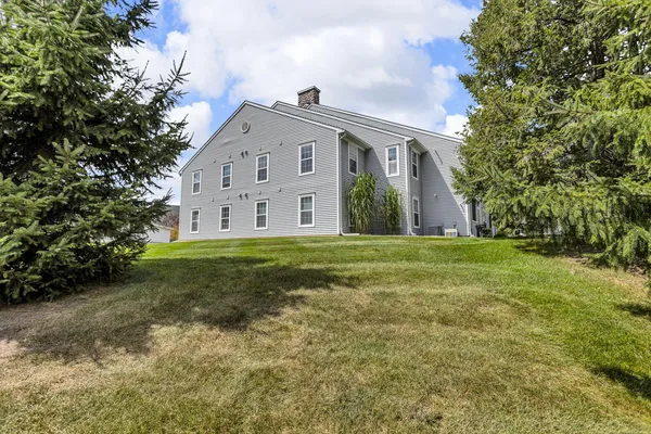 $206,500 | 745 West Barrington Circle, Jackson, MI 49203