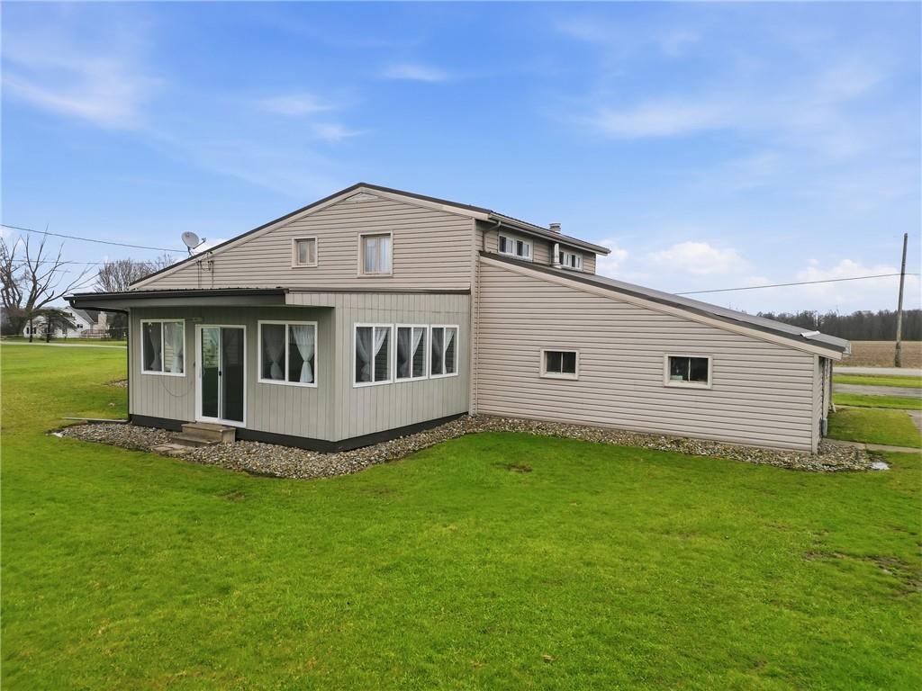 37 Carlisle Road Transfer, PA 16154 - Photo 2 of 28