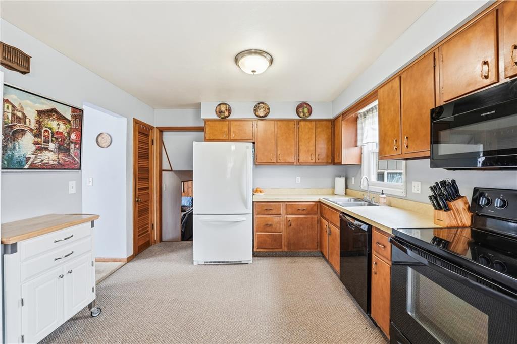 37 Carlisle Road Transfer, PA 16154 - Photo 9 of 28