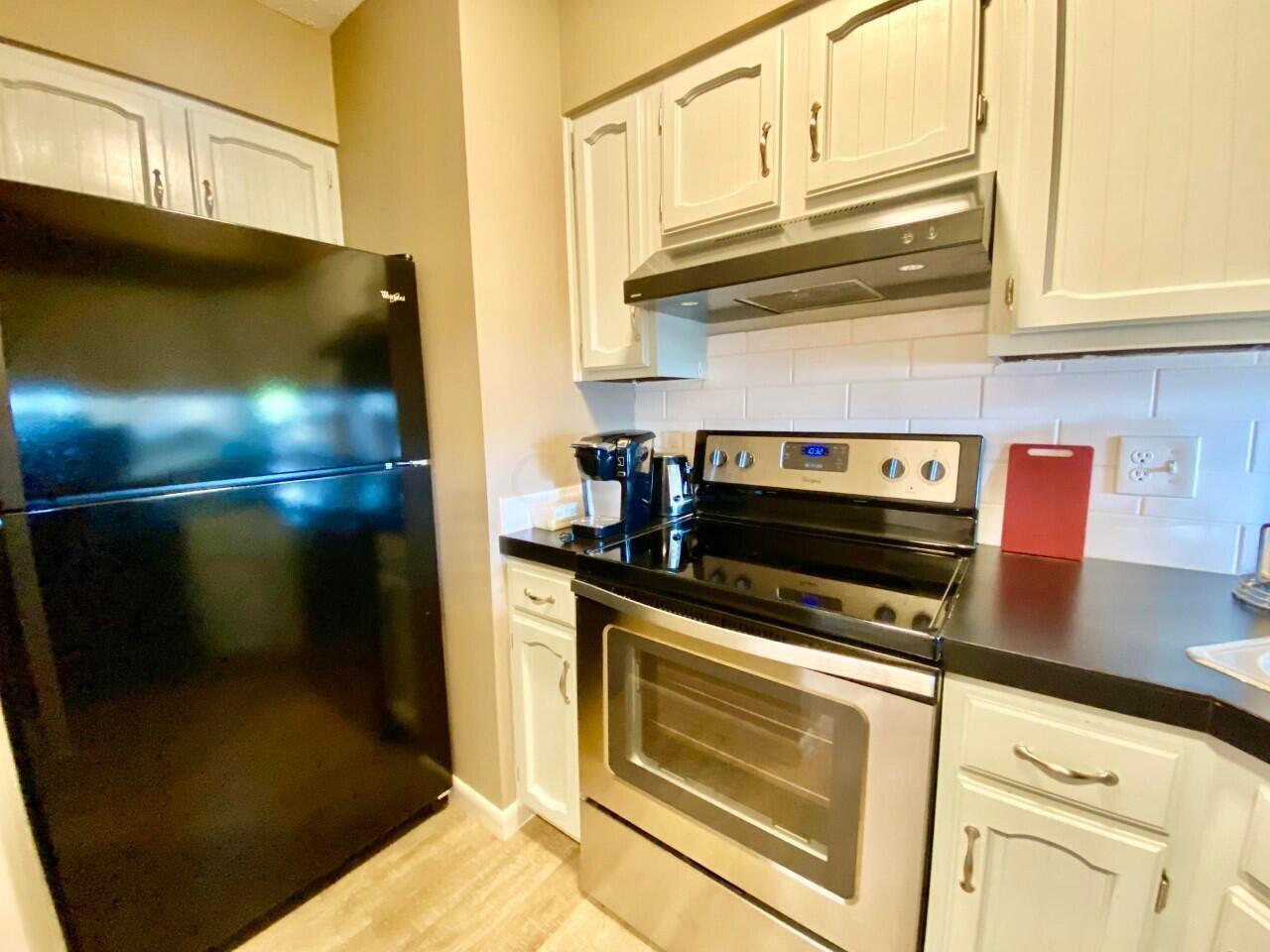352 Main Street Huron, OH 44839 - Photo 6 of 9 Kitchen