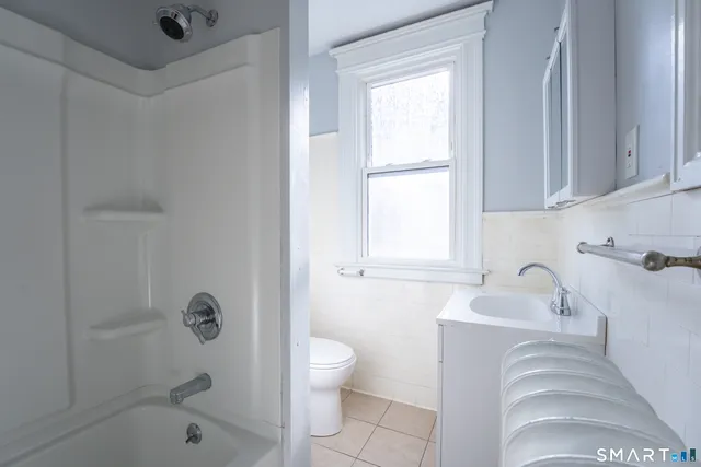 $2,000 | 94 Fairfield Avenue, Hartford, CT 06114