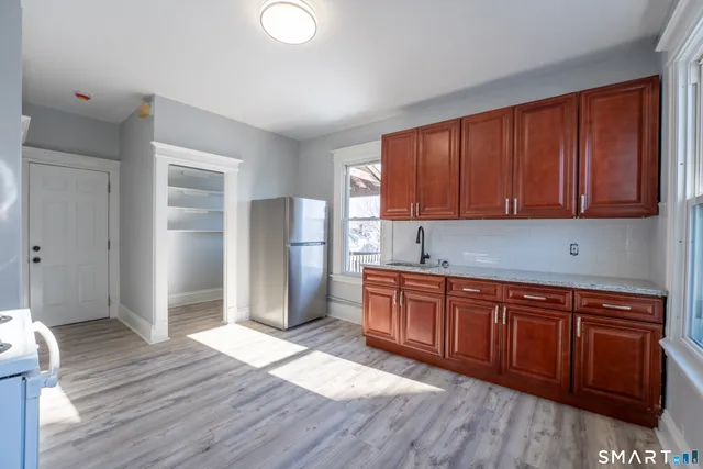 $2,000 | 94 Fairfield Avenue, Hartford, CT 06114