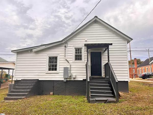 $139,900 | 25 South Greenwood Avenue, Ware Shoals, SC 29692