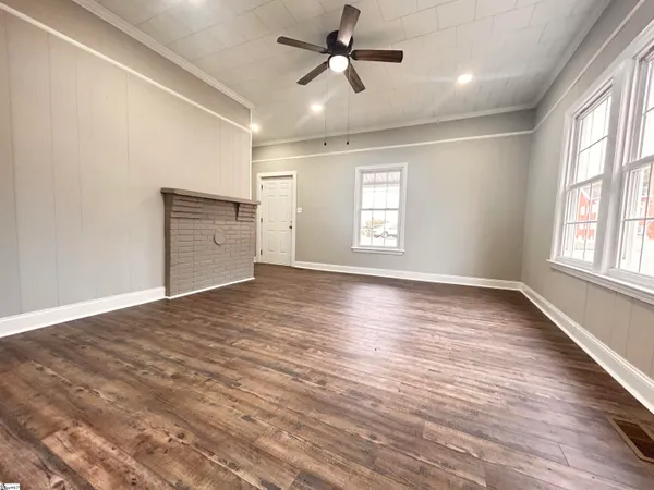 $139,900 | 25 South Greenwood Avenue, Ware Shoals, SC 29692