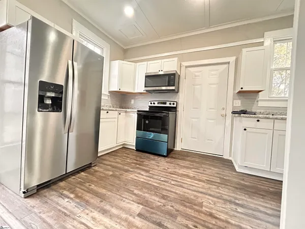 $139,900 | 25 South Greenwood Avenue, Ware Shoals, SC 29692