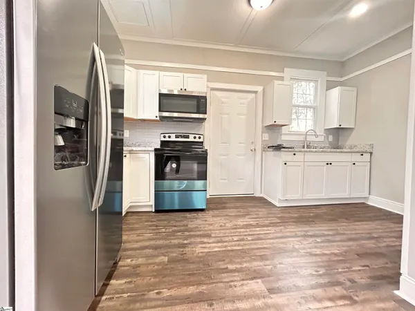 $139,900 | 25 South Greenwood Avenue, Ware Shoals, SC 29692