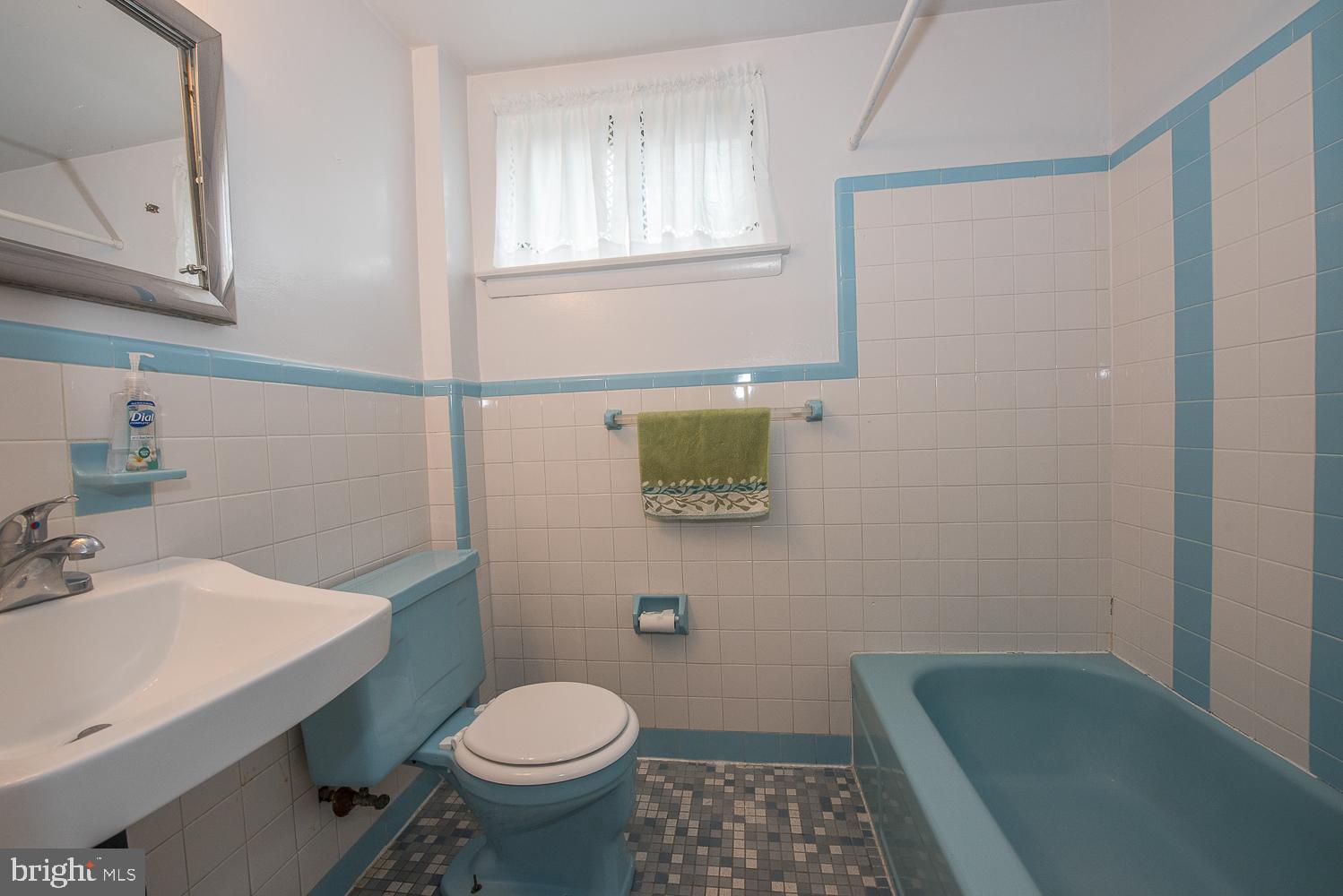 4034 Worrilow Road Brookhaven, PA 19015 - Photo 18 of 25 Full Bathroom