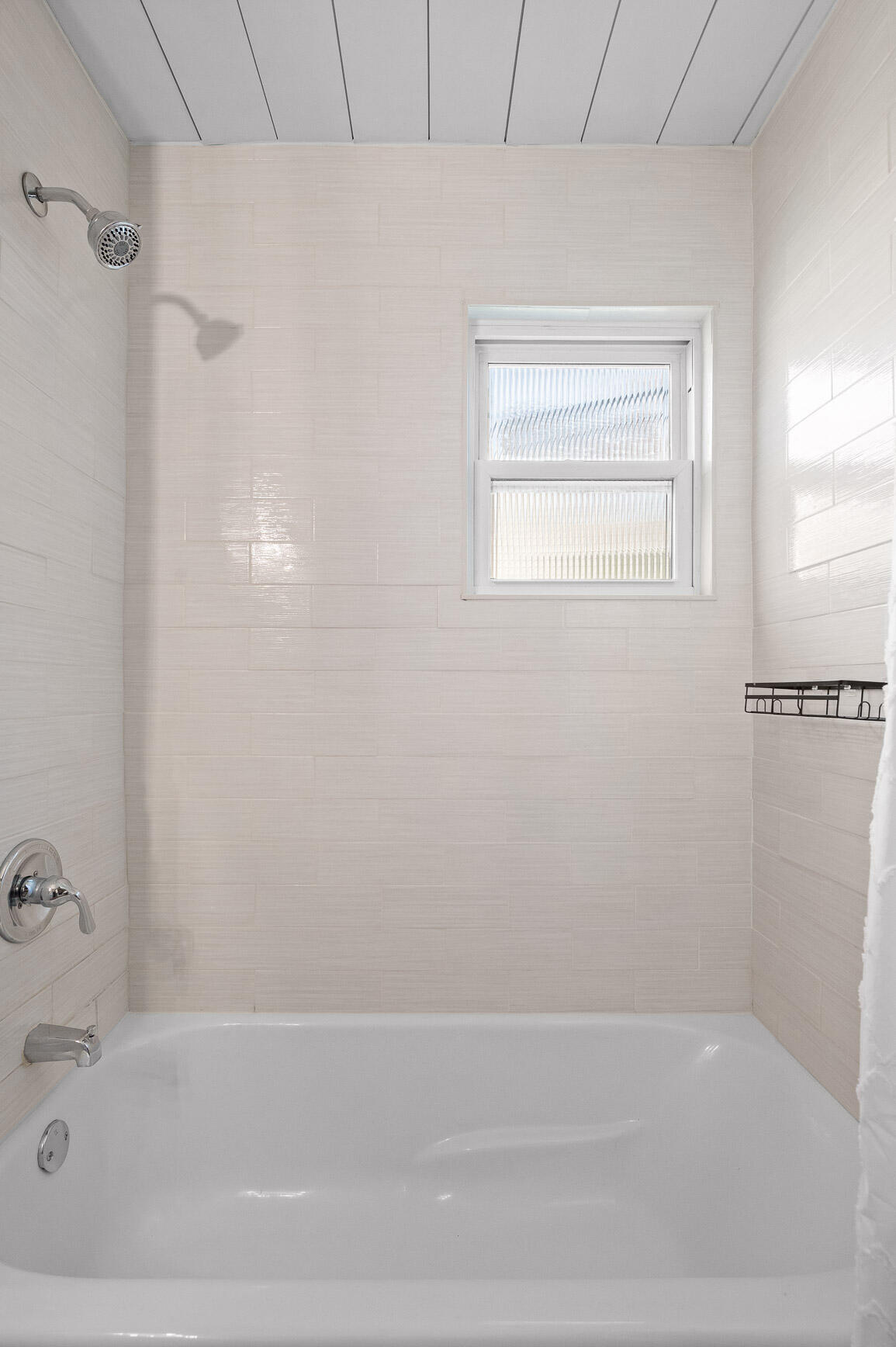 528 Lullwater Road Chattanooga, TN 37405 - Photo 18 of 28 Full Bathroom