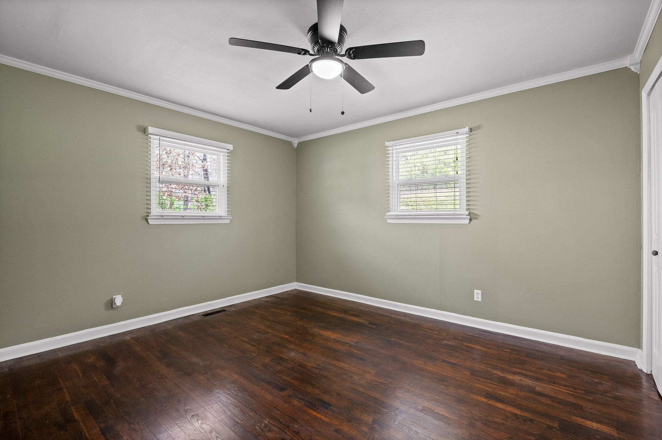 528 Lullwater Road Chattanooga, TN 37405 - Photo 21 of 28 Bedroom 3