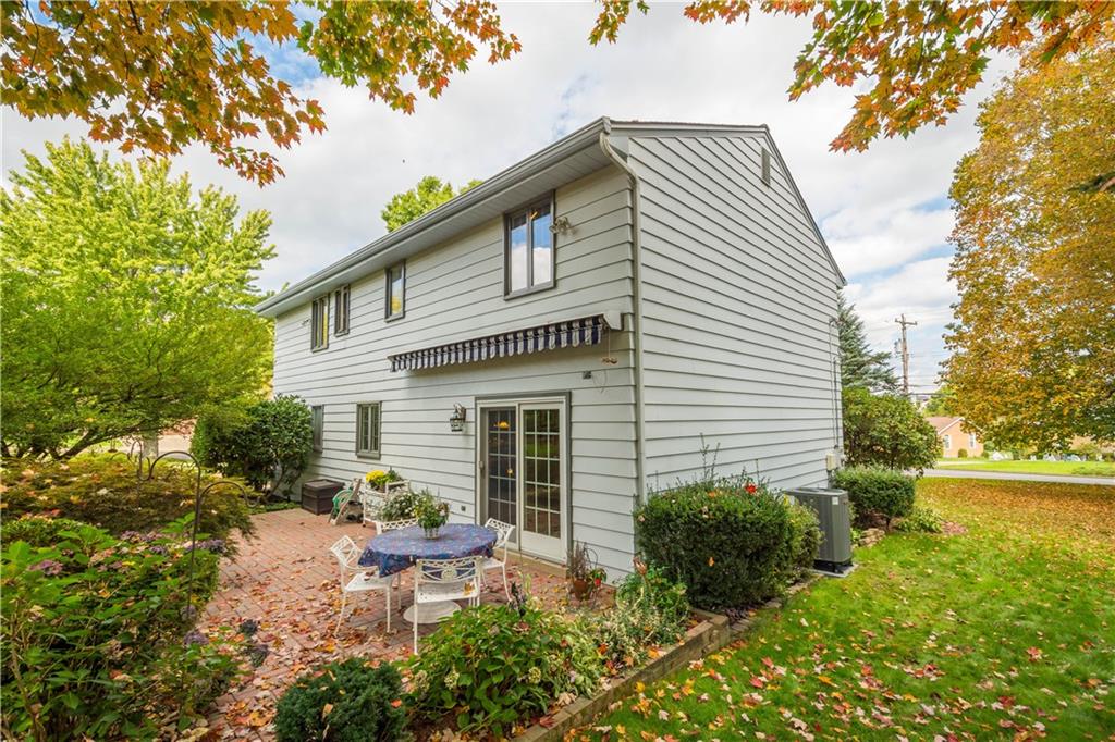 1732 Hassam Road Coraopolis, PA 15108 - Photo 4 of 25 Gallery Image 4