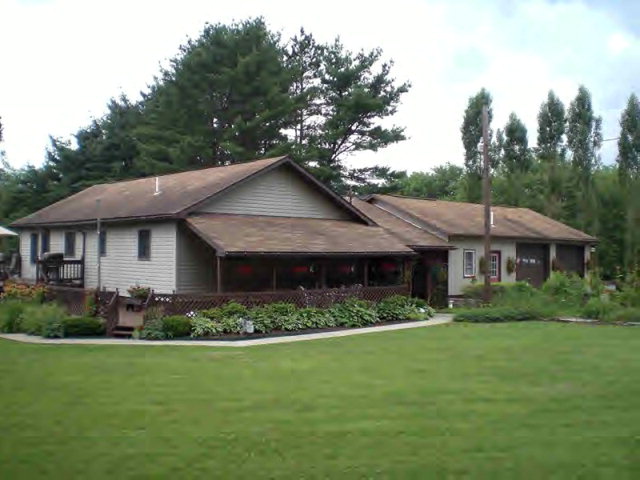 884 Maple Shade Road Cranberry, PA 16319 - Photo 1 of 1 Main View
